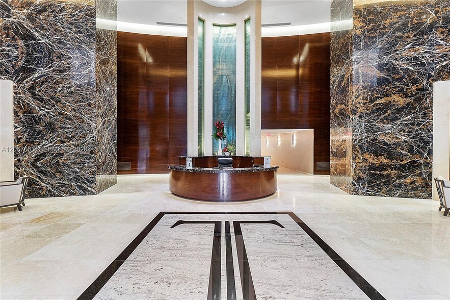 Building Photo - 15811 Collins Ave