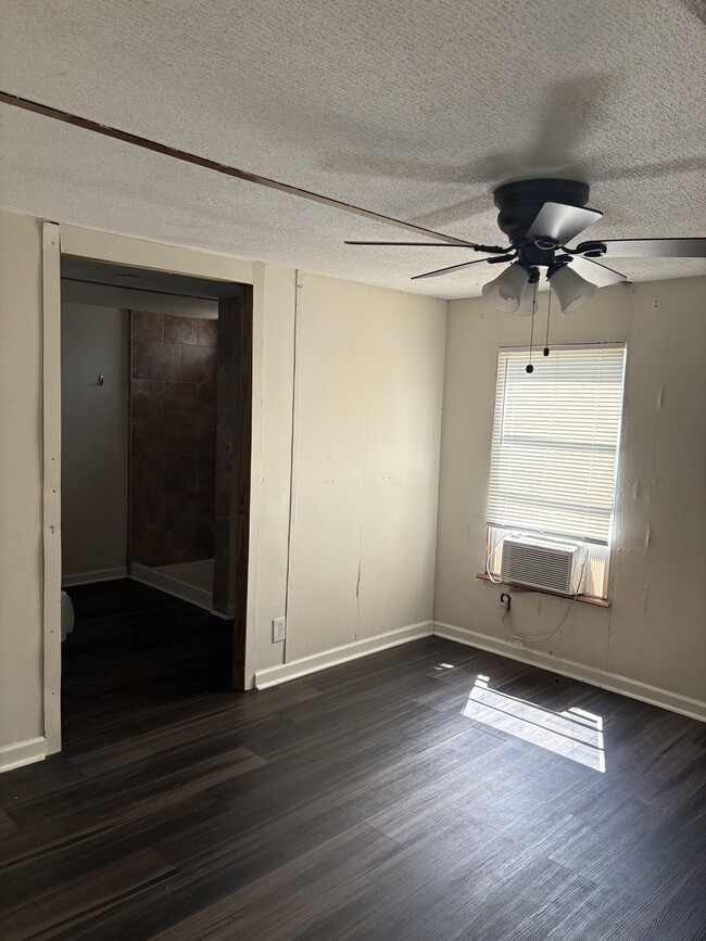 Building Photo - 13 Flintwood Dr