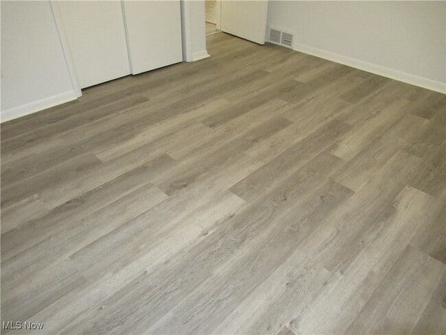 Building Photo - 285 Marion Dr