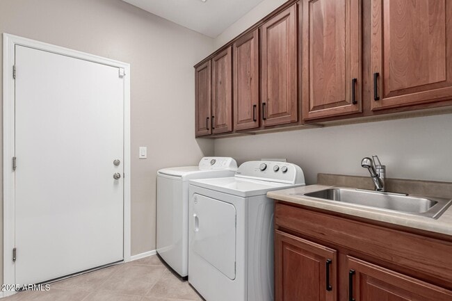 Building Photo - 1744 W Turtle Hill Dr