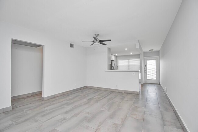 Building Photo - 2201 Lucaya Bend