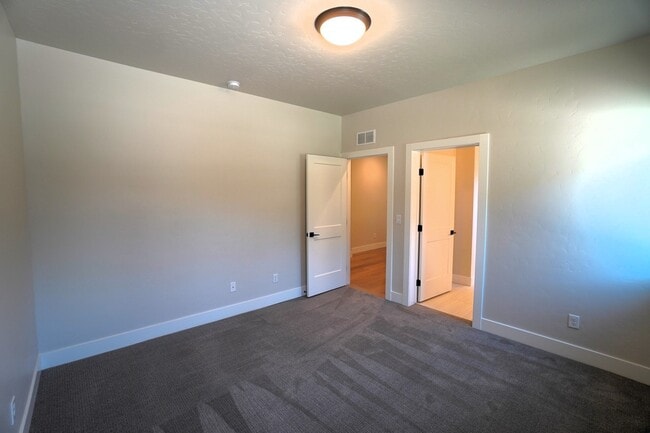 Building Photo - 3045 S Honeycomb Way