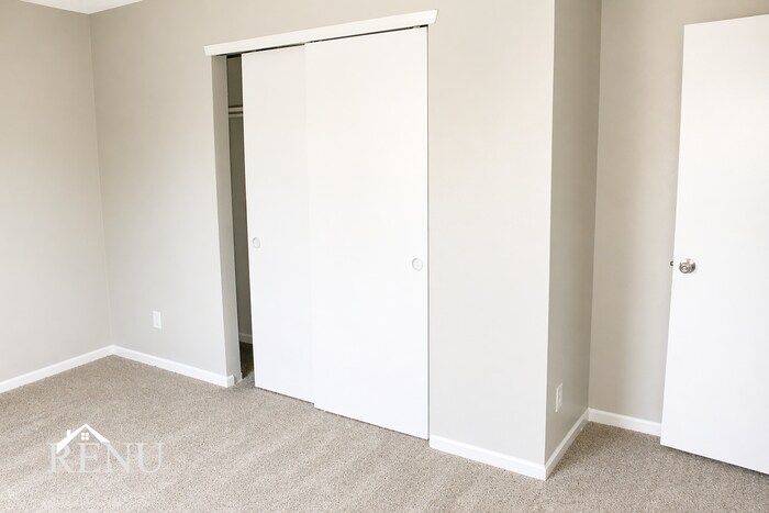Building Photo - 6641 W Jamestown Dr