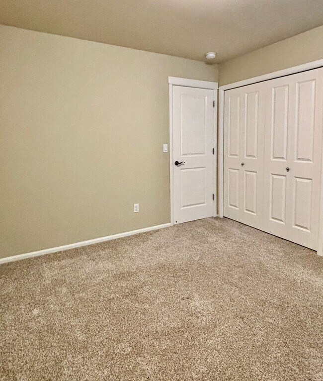 Building Photo - 4 Bed / 2.5 Bath Kirkland single family home $3,845/mo