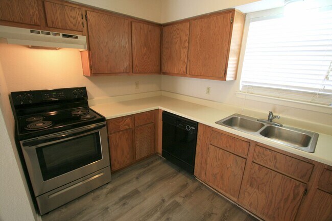 Building Photo - 1102 Spring Loop