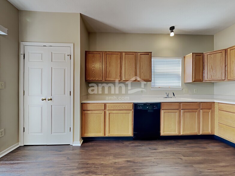 Building Photo - 10087 Sundown Ln