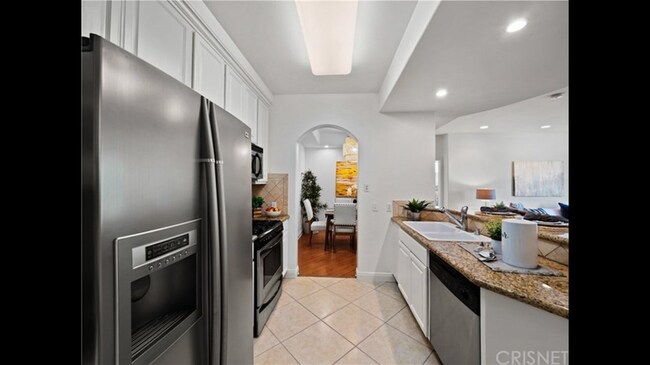 Building Photo - 5703 Laurel Canyon Blvd