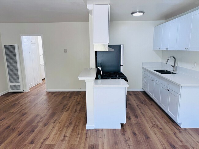 Building Photo - 407 N Avenue 50