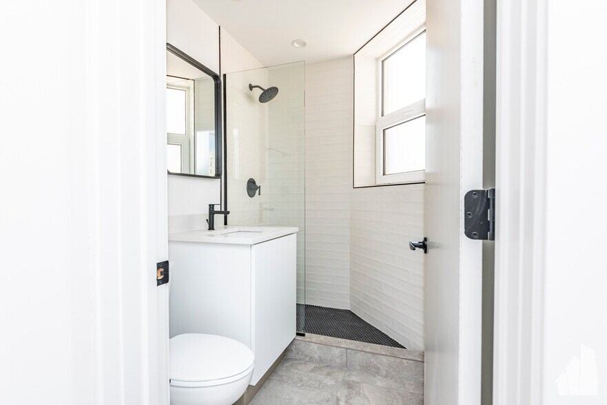 Building Photo - 1555 W Hollywood Ave