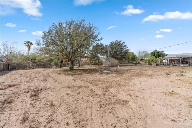 Building Photo - 13 Dana Dr