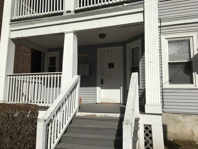 Building Photo - 162 Kelton St