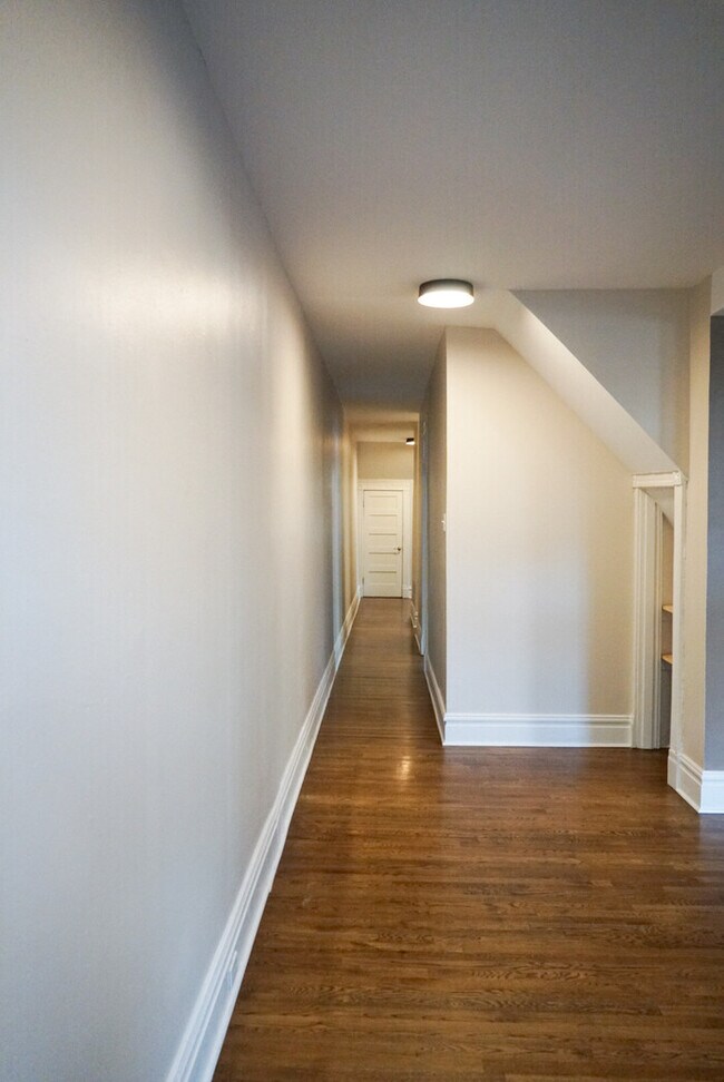 Building Photo - Recently Updated 3Bedroom 2Bath Condo