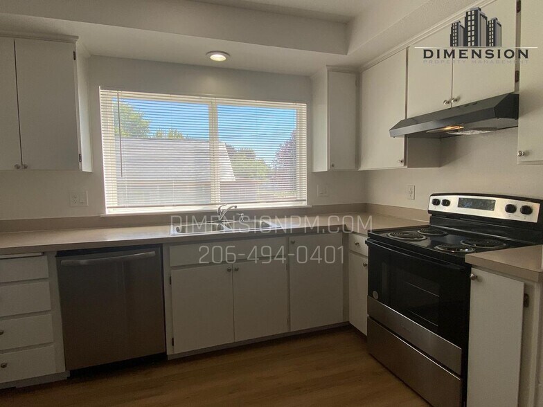 Building Photo - 869 S 41st St