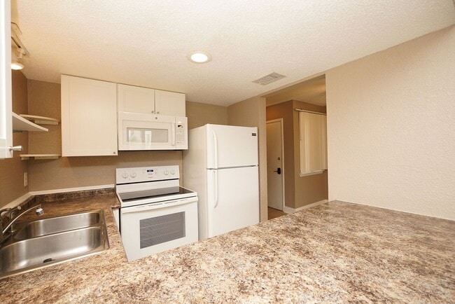 Building Photo - 308 E Miracle Strip Pkwy