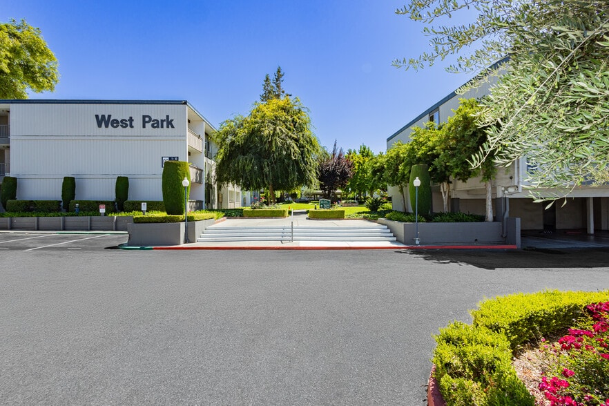 Building Photo - West Park Apartments