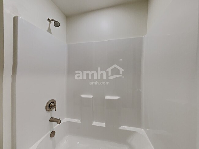 Building Photo - 111 Samara Ln