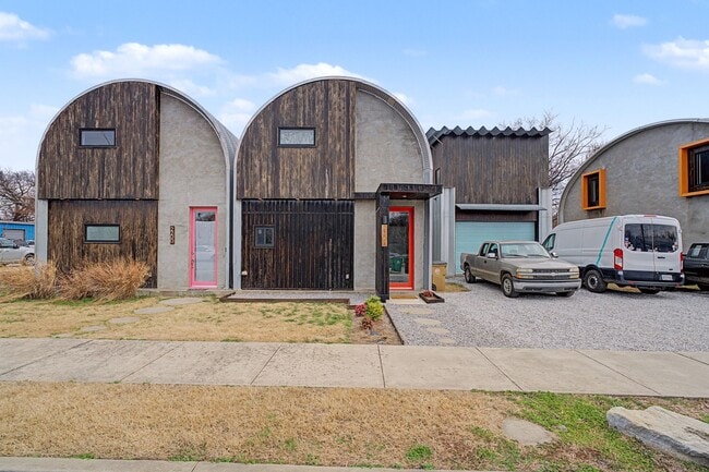 Building Photo - 2204 Austin Ave