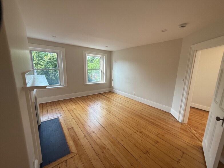 Building Photo - 1726 Beacon St