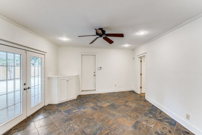 Building Photo - TERRELL HILLS 3-BEDROOM, SINGLE STORY