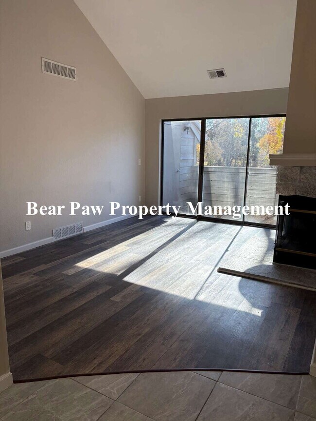 Building Photo - "NEW LOWER PRICE ON Charming 2-Bed, 2-Bath Condo!"