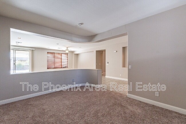 Building Photo - 2741 E Yellowstone Pl