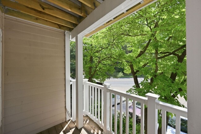 Building Photo - Stylish Two-Level Condo in Gables of Tuckerman Near Pike & Rose!