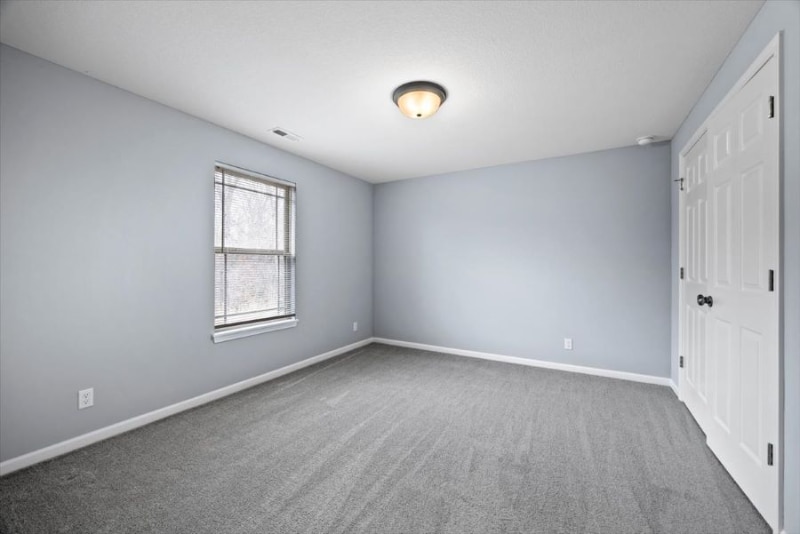 Building Photo - 733 N 74 St