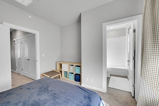 Building Photo - 7080 W Alaska Dr