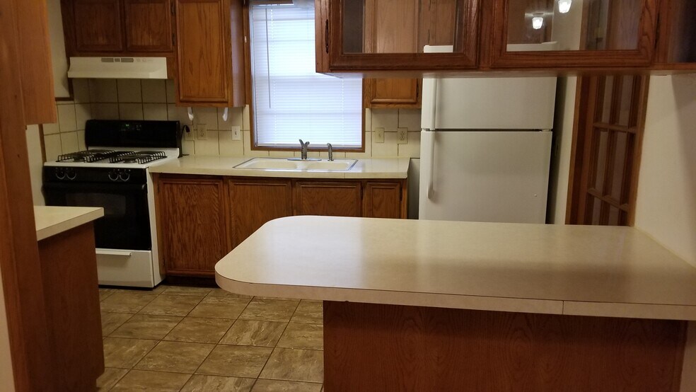 Kitchen - 5313 23rd St