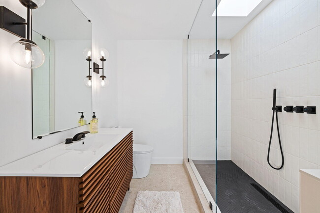 Building Photo - 38951 Bel Air Dr