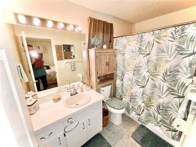 Building Photo - 7831 Barclay Rd