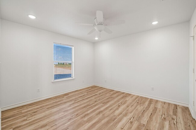 Building Photo - Country Living In Roosevelt ISD!