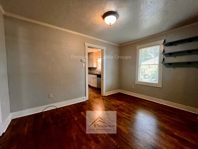 Building Photo - 1015 Swope Ave