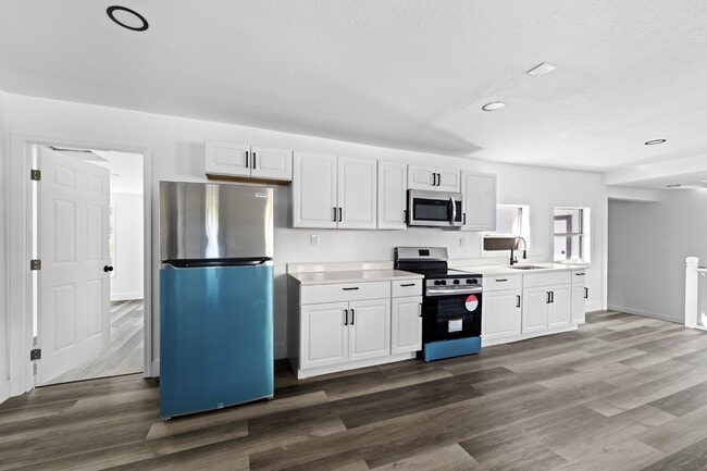 Building Photo - 10821 Cedar St