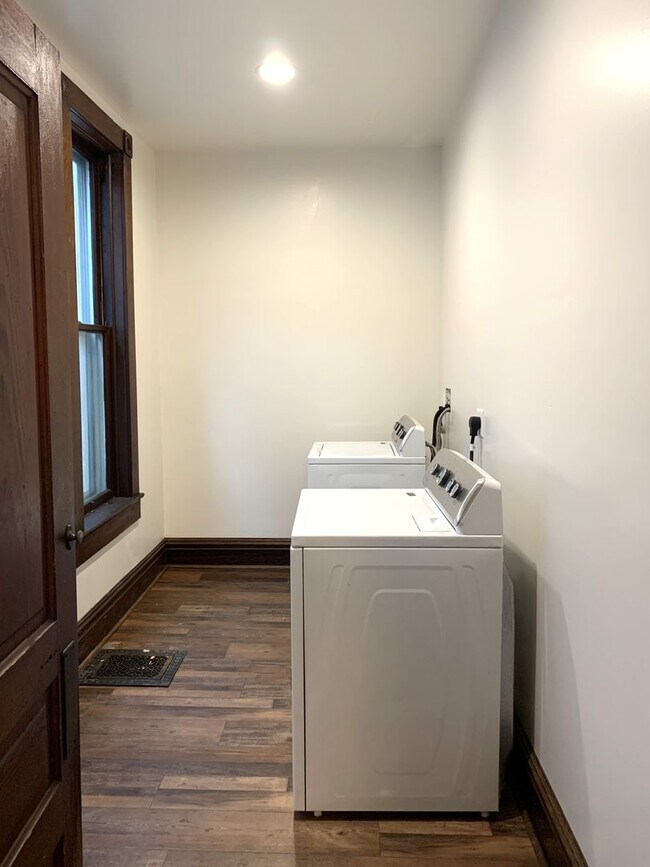 Building Photo - 2-story duplex | 4 bedrooms and 2 full bathrooms