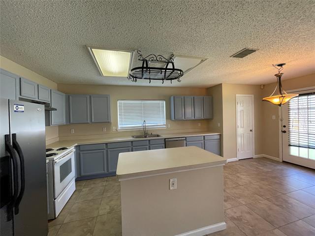 Building Photo - 12010 Rosedown Ln