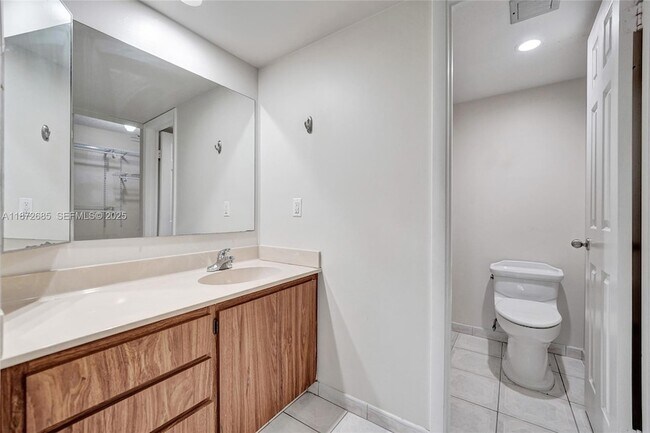 Building Photo - 1502 Whitehall Dr