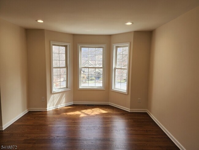 Building Photo - 27 Cypress Ln