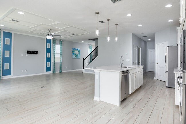 Building Photo - PRATICALLY BRAND NEW HOME IN GATED COMMUNITY!