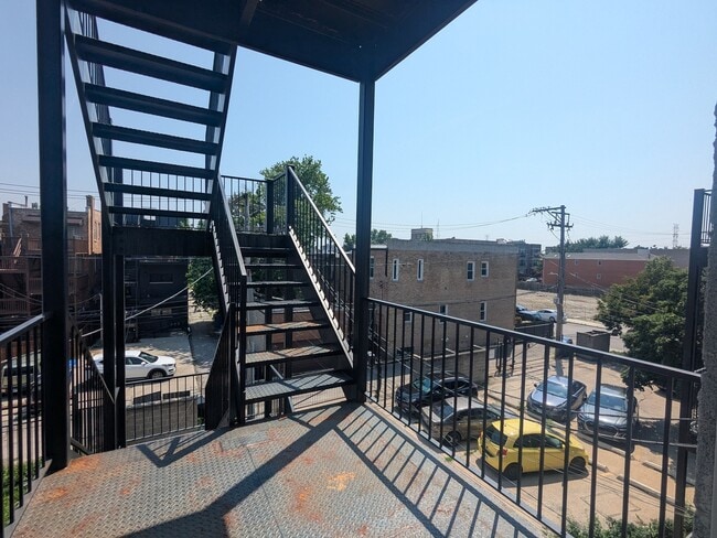 Building Photo - 2451 W Harrison St