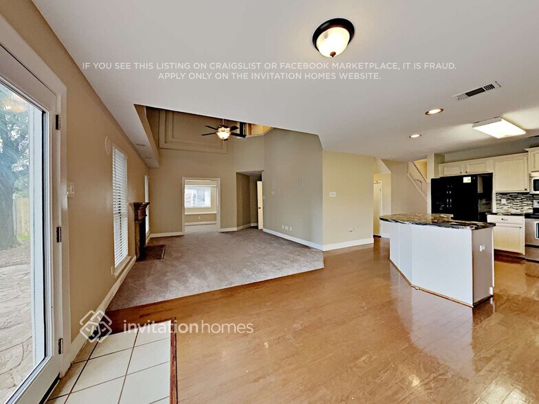 Building Photo - 921 Mockingbird Dr