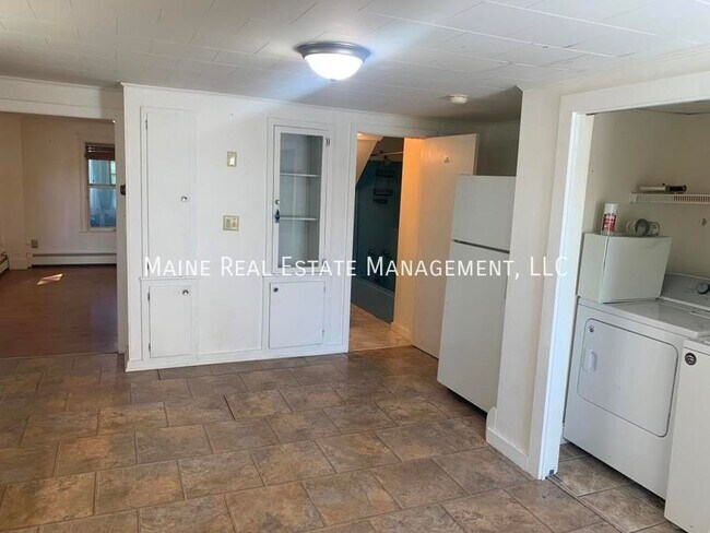 Building Photo - 2478 US-2