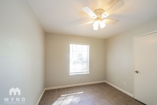 Building Photo - 3020 Normandy Dr