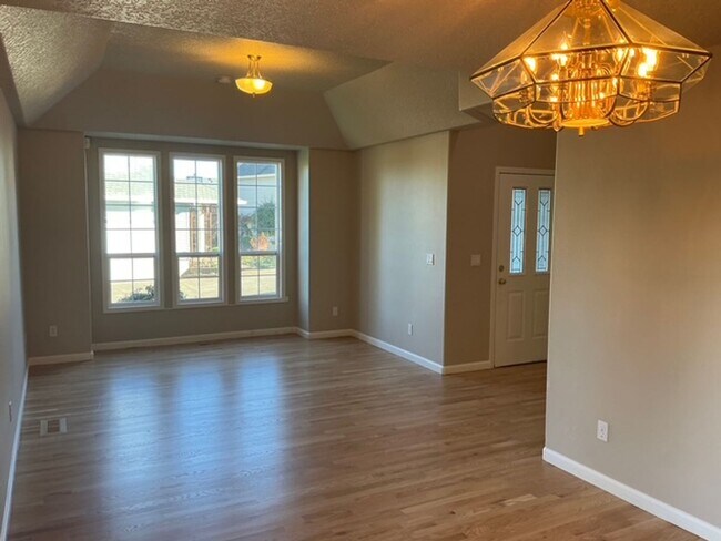 Building Photo - COOPER MOUNTAIN AMAZING VIEW