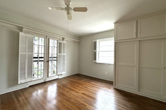 Building Photo - La Jolla - 2 BR / 1 BA Cottage at the Cove...