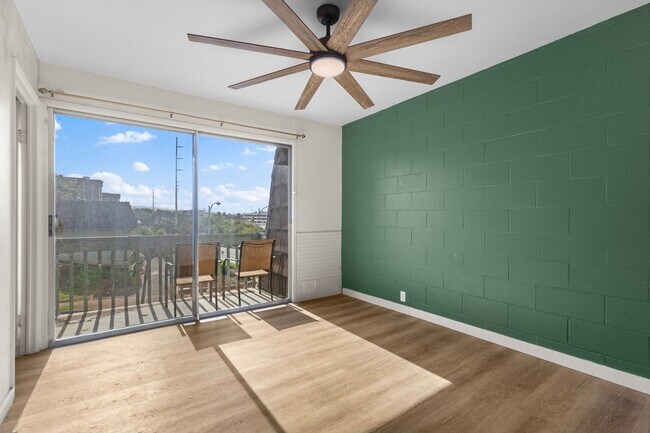 Building Photo - Spacious 3-Bedroom Townhome Across from Pearlridge – Available April 5