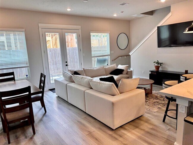 Building Photo - 958 Highland Sound Ln