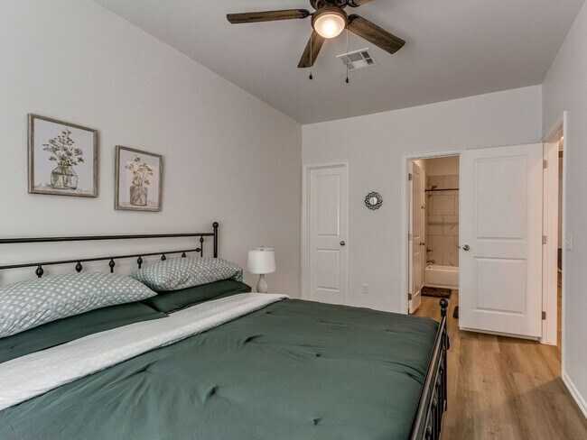 Building Photo - Cozy 3-Bed Retreat in Yukon - Fully Furnished & All Utilities Included