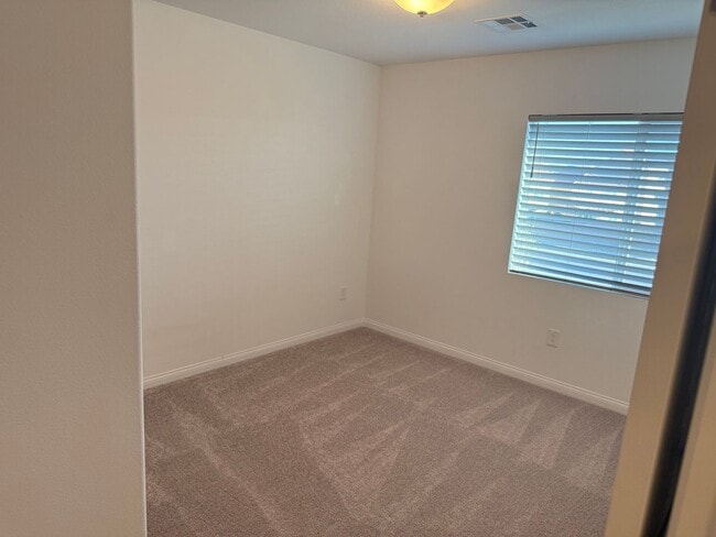 Building Photo - Large Southern Highlands Tri-Level Home. P...