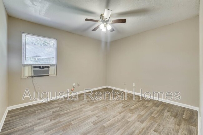 Building Photo - 327 Verdery Dr